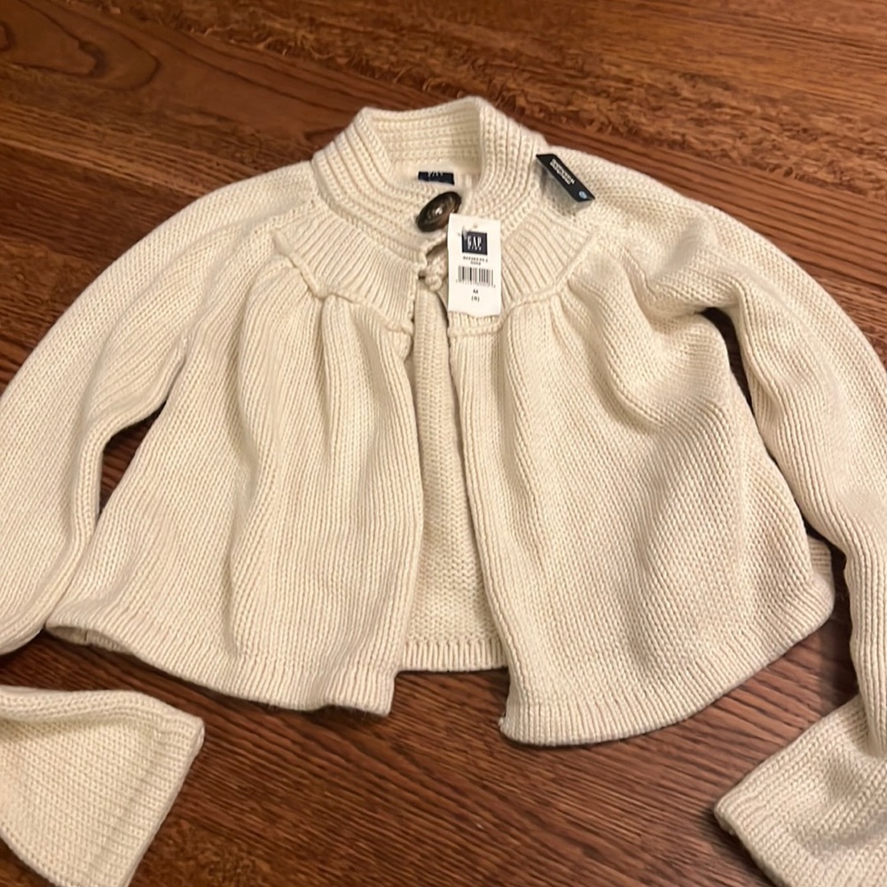 Gap sweater